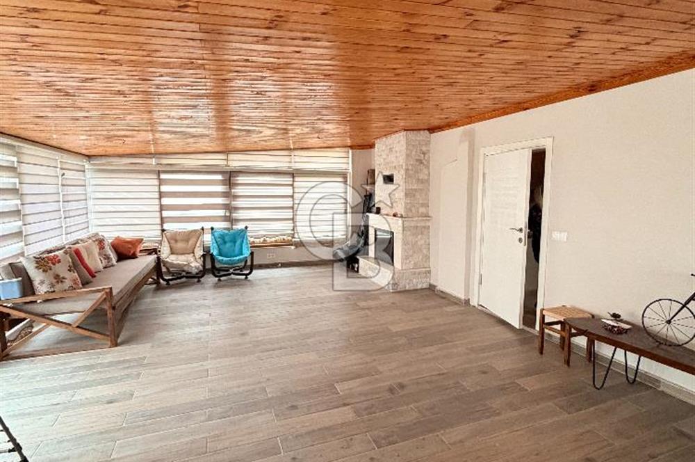 Kuşadası Kadınlar Denizinde Satılık Havuzlu Tripleks 4+1 Villa