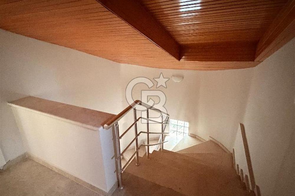 Kuşadası Kadınlar Denizinde Satılık Havuzlu Tripleks 4+1 Villa