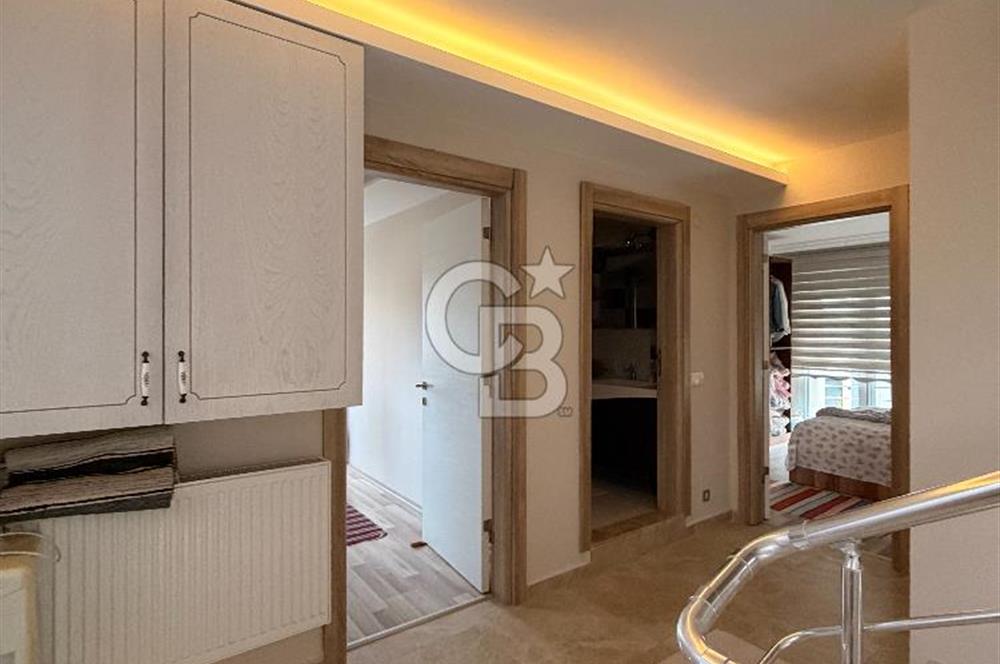 Kuşadası Kadınlar Denizinde Satılık Havuzlu Tripleks 4+1 Villa