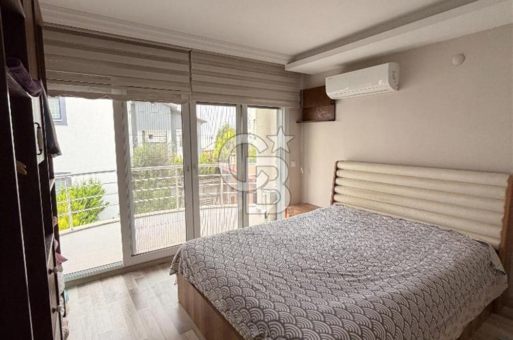 Kuşadası Kadınlar Denizinde Satılık Havuzlu Tripleks 4+1 Villa