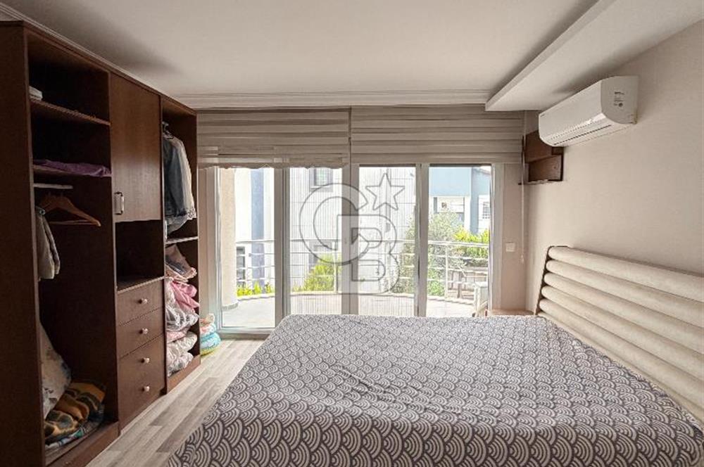 Kuşadası Kadınlar Denizinde Satılık Havuzlu Tripleks 4+1 Villa