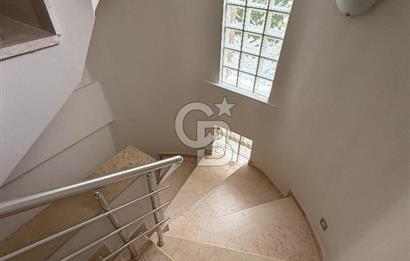 Kuşadası Kadınlar Denizinde Satılık Havuzlu Tripleks 4+1 Villa