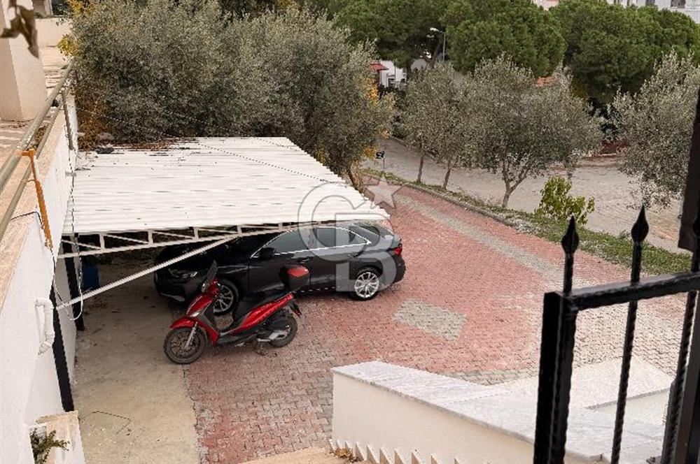 Kuşadası Kadınlar Denizinde Satılık Havuzlu Tripleks 4+1 Villa