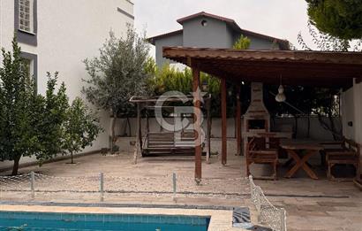 Kuşadası Kadınlar Denizinde Satılık Havuzlu Tripleks 4+1 Villa