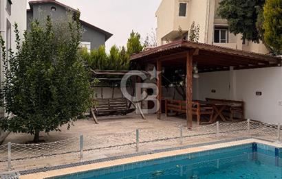 Kuşadası Kadınlar Denizinde Satılık Havuzlu Tripleks 4+1 Villa