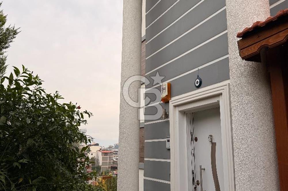 Kuşadası Kadınlar Denizinde Satılık Havuzlu Tripleks 4+1 Villa