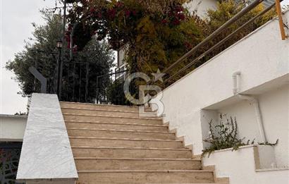 Kuşadası Kadınlar Denizinde Satılık Havuzlu Tripleks 4+1 Villa