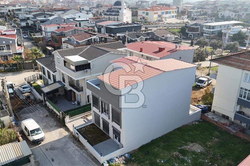 Menderes Barbaros’ta Teraslı 4+1 Triplex Villa | 180 m² Brüt | Prestijli Yaşam