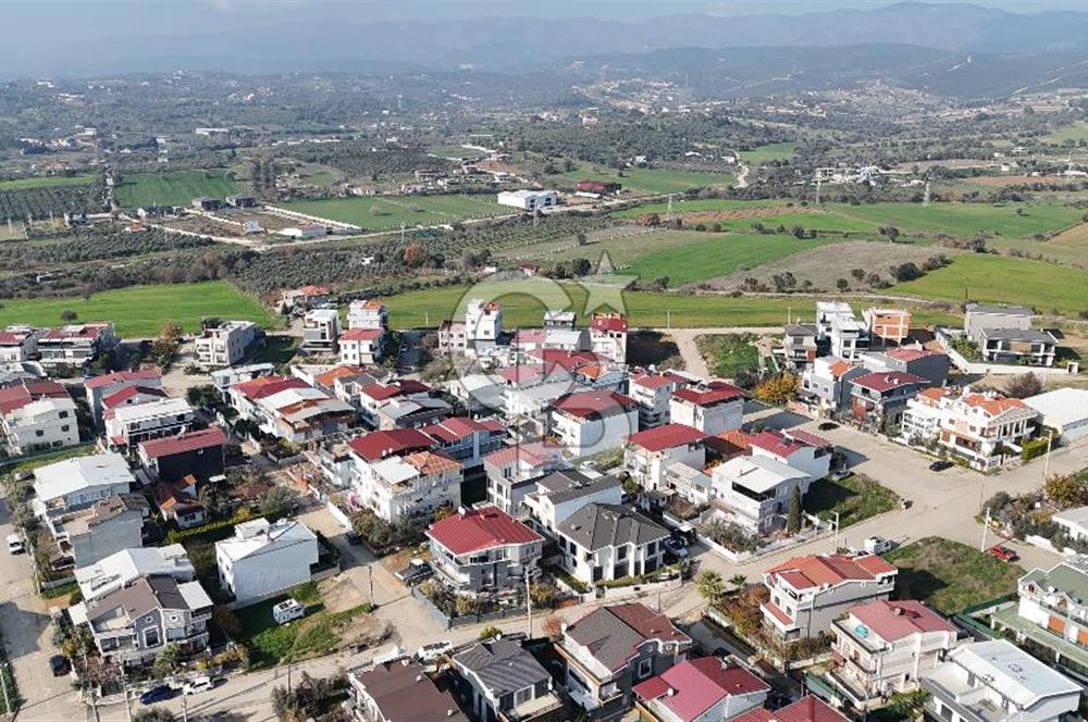 Menderes Barbaros’ta Teraslı 4+1 Triplex Villa | 180 m² Brüt | Prestijli Yaşam