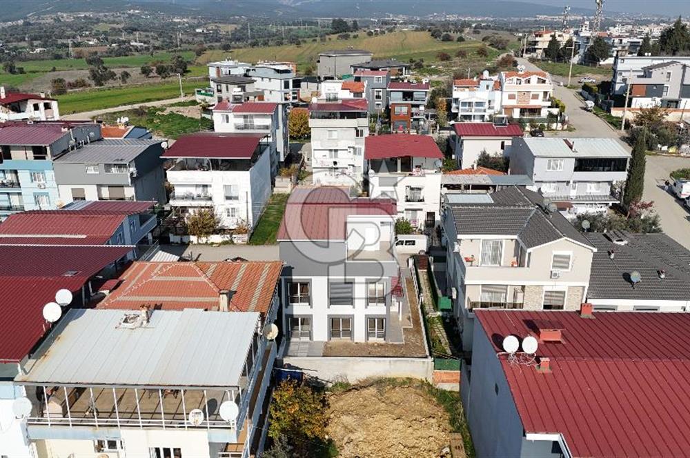 Menderes Barbaros’ta Teraslı 4+1 Triplex Villa | 180 m² Brüt | Prestijli Yaşam