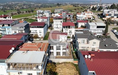 Menderes Barbaros’ta Teraslı 4+1 Triplex Villa | 180 m² Brüt | Prestijli Yaşam