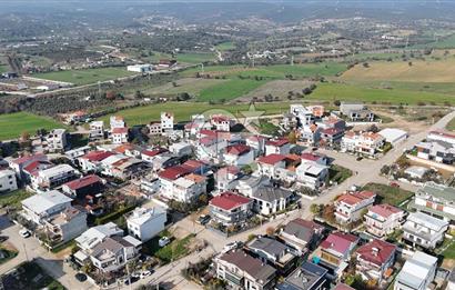 Menderes Barbaros’ta Teraslı 4+1 Triplex Villa | 180 m² Brüt | Prestijli Yaşam