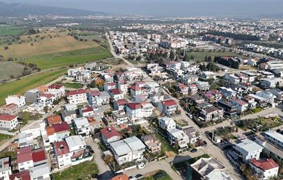 Menderes Barbaros’ta Teraslı 4+1 Triplex Villa | 180 m² Brüt | Prestijli Yaşam