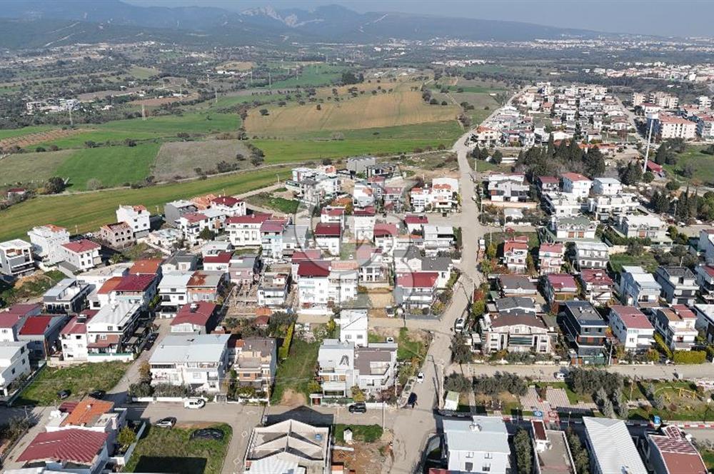 Menderes Barbaros’ta Teraslı 4+1 Triplex Villa | 180 m² Brüt | Prestijli Yaşam