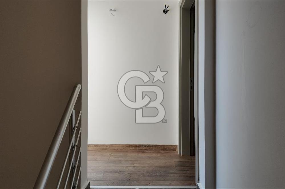 Menderes Barbaros’ta Teraslı 4+1 Triplex Villa | 180 m² Brüt | Prestijli Yaşam