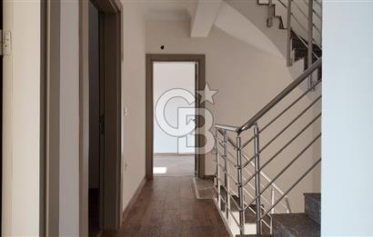 Menderes Barbaros’ta Teraslı 4+1 Triplex Villa | 180 m² Brüt | Prestijli Yaşam