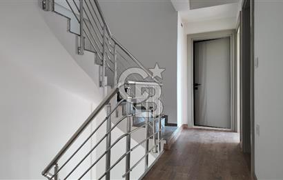 Menderes Barbaros’ta Teraslı 4+1 Triplex Villa | 180 m² Brüt | Prestijli Yaşam