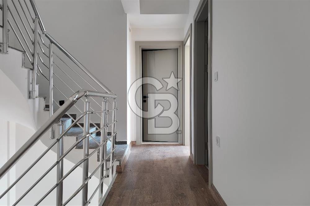 Menderes Barbaros’ta Teraslı 4+1 Triplex Villa | 180 m² Brüt | Prestijli Yaşam