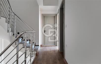 Menderes Barbaros’ta Teraslı 4+1 Triplex Villa | 180 m² Brüt | Prestijli Yaşam