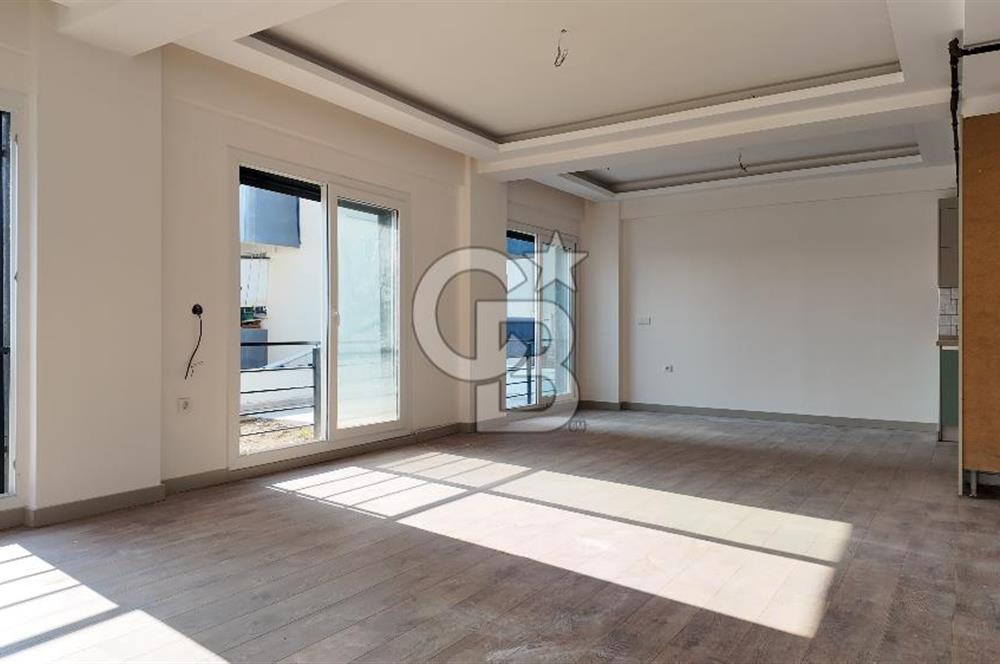 Menderes Barbaros’ta Teraslı 4+1 Triplex Villa | 180 m² Brüt | Prestijli Yaşam