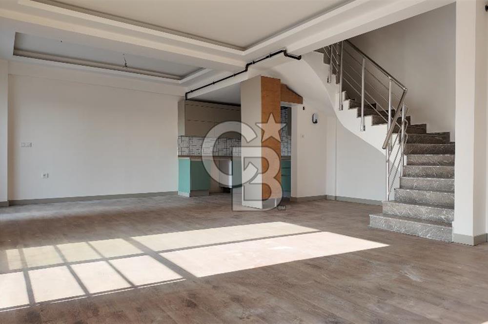 Menderes Barbaros’ta Teraslı 4+1 Triplex Villa | 180 m² Brüt | Prestijli Yaşam