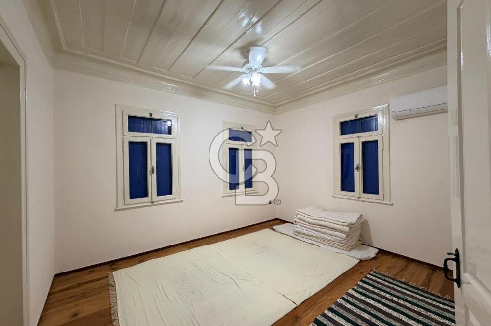 Ayvalık Sakarya Mahallesinde 6+1 Tamamen Orjinal Taş Rum Evi
