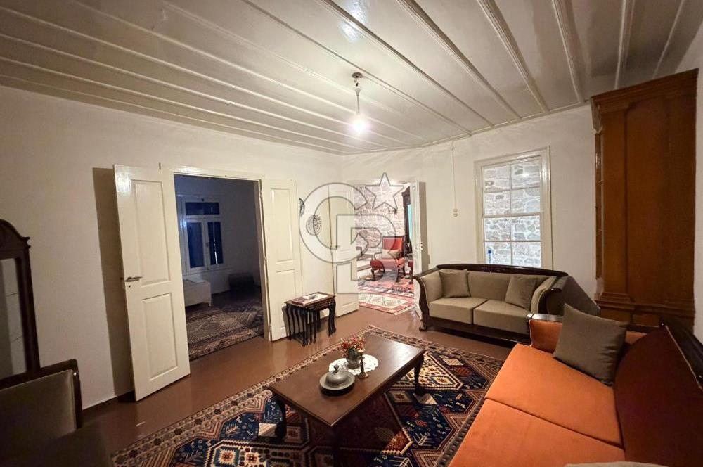 Ayvalık Sakarya Mahallesinde 6+1 Tamamen Orjinal Taş Rum Evi