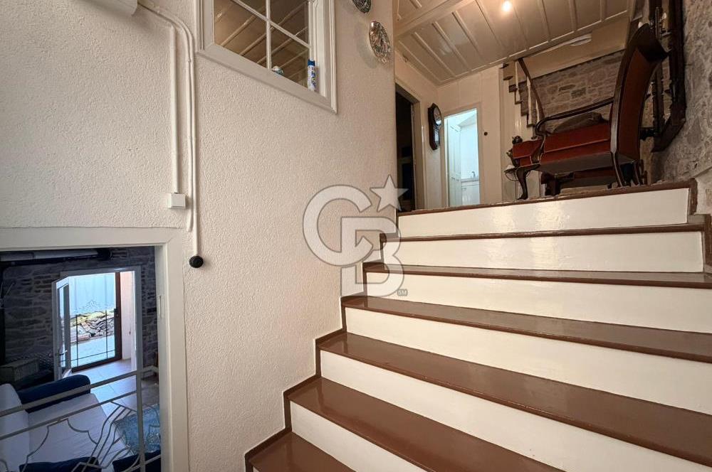 Ayvalık Sakarya Mahallesinde 6+1 Tamamen Orjinal Taş Rum Evi