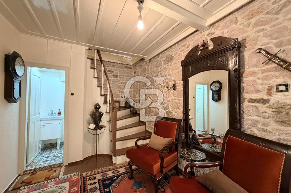 Ayvalık Sakarya Mahallesinde 6+1 Tamamen Orjinal Taş Rum Evi