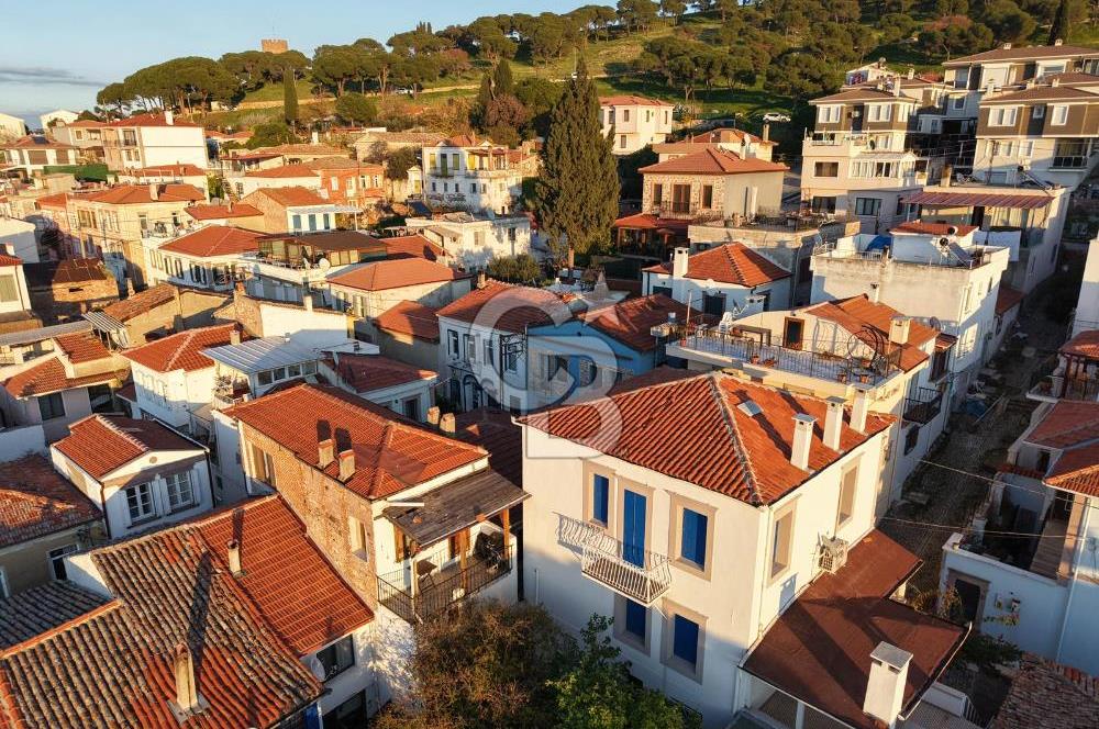 Ayvalık Sakarya Mahallesinde 6+1 Tamamen Orjinal Taş Rum Evi