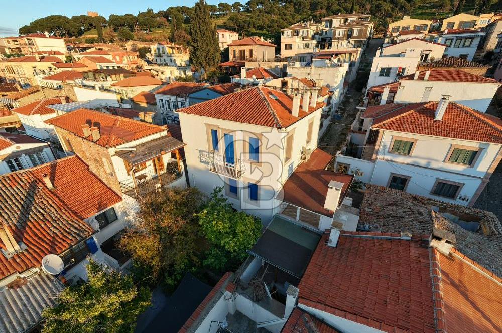 Ayvalık Sakarya Mahallesinde 6+1 Tamamen Orjinal Taş Rum Evi