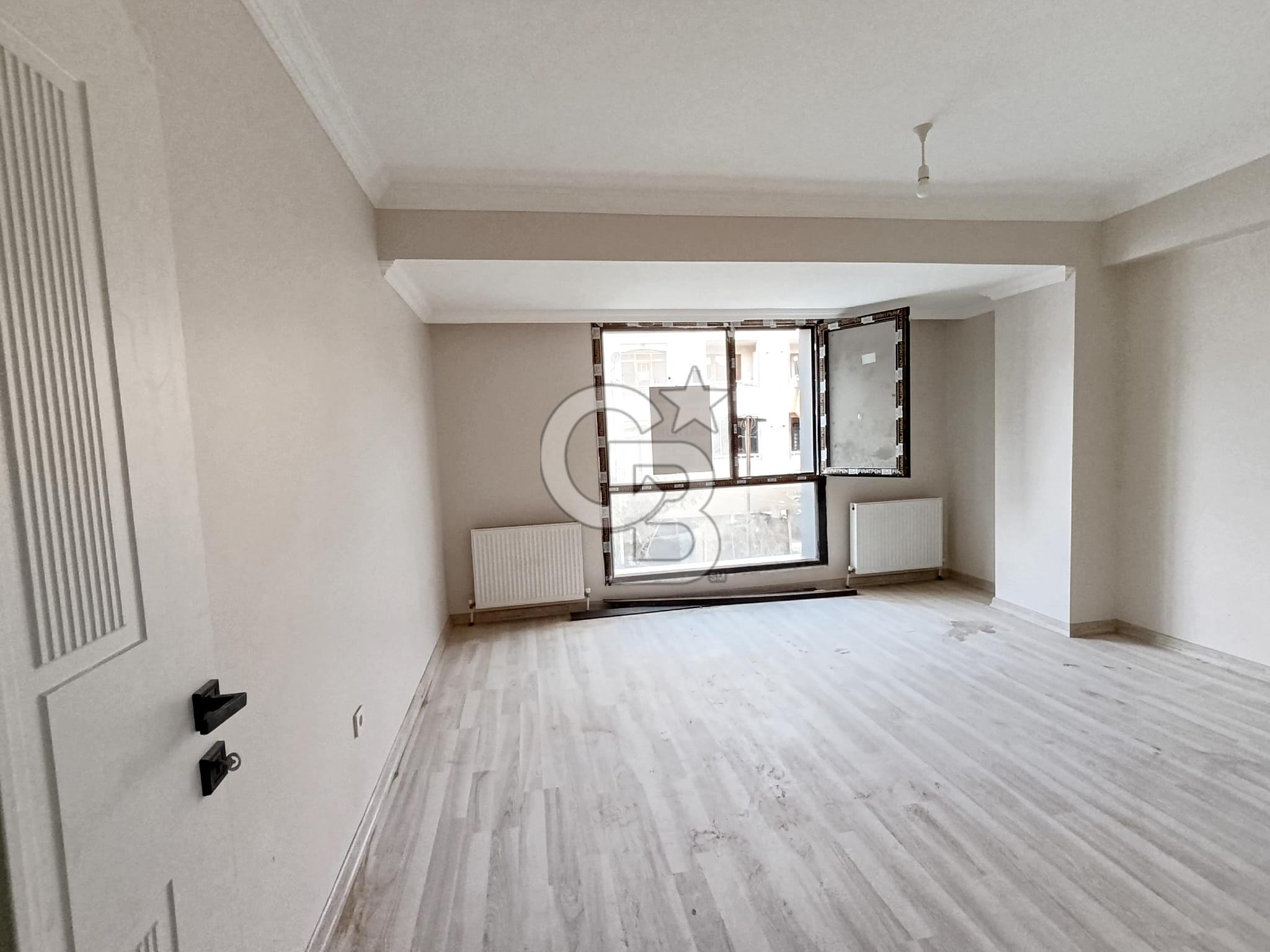 AKÇABURGAZ MERKEZDE ÜNİVERSİTEYE YAKIN SATILIK 2+1 DAİRE