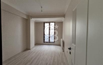 AKÇABURGAZ MERKEZDE ÜNİVERSİTEYE YAKIN SATILIK 2+1 DAİRE