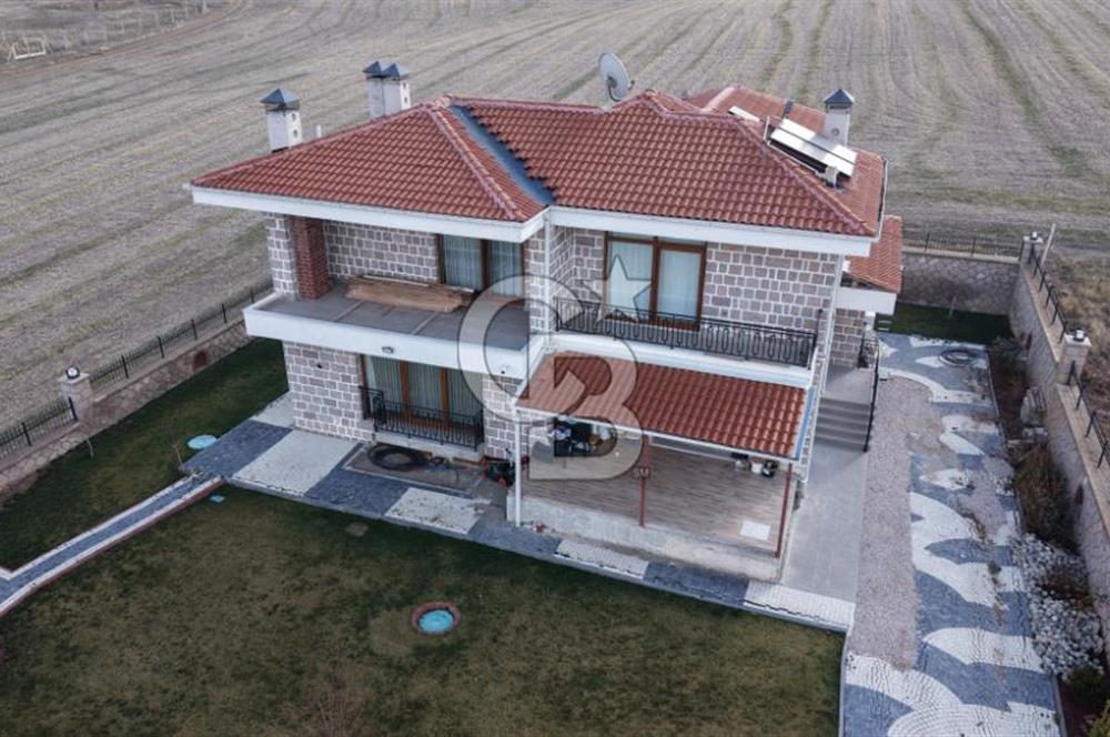 GÖLBAŞI - BAHÇELİEVLER MAH. GÖL MANZARALI SATILIK VİLLA