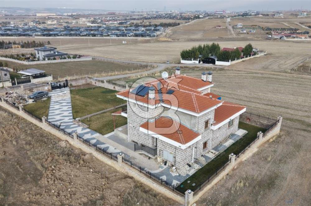 GÖLBAŞI - BAHÇELİEVLER MAH. GÖL MANZARALI SATILIK VİLLA