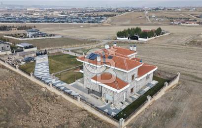 GÖLBAŞI - BAHÇELİEVLER MAH. GÖL MANZARALI SATILIK VİLLA