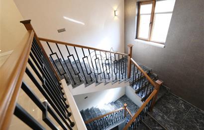 GÖLBAŞI - BAHÇELİEVLER MAH. GÖL MANZARALI SATILIK VİLLA