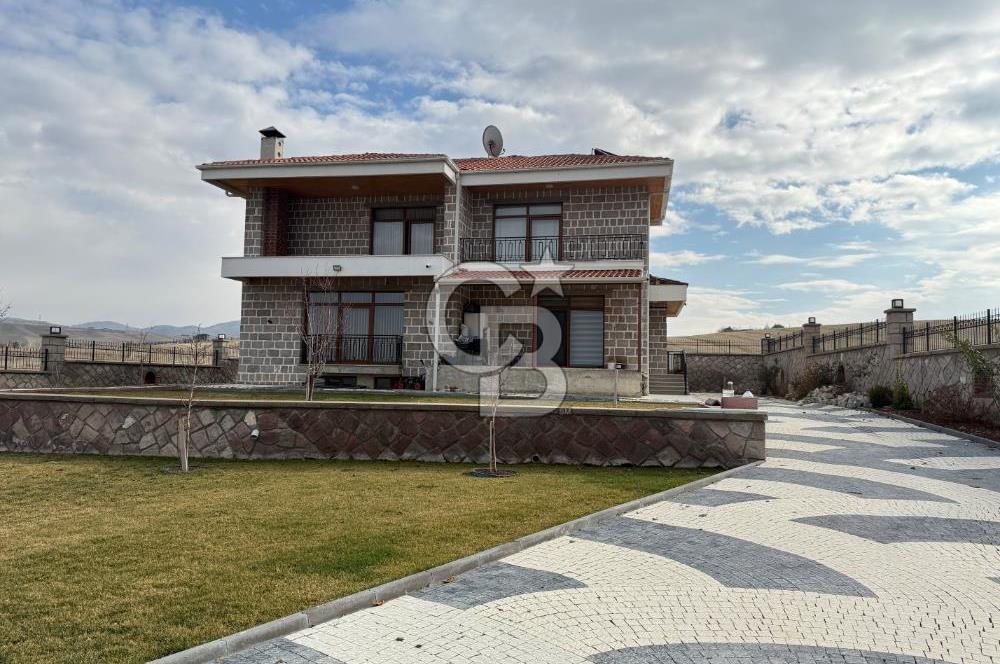 GÖLBAŞI - BAHÇELİEVLER MAH. GÖL MANZARALI SATILIK VİLLA