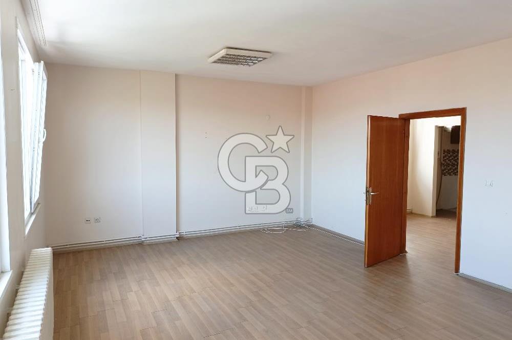 MALTEPE'DE DENİZ MANZARALI 48 M2 OFİS