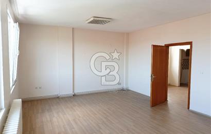 MALTEPE'DE DENİZ MANZARALI 48 M2 OFİS