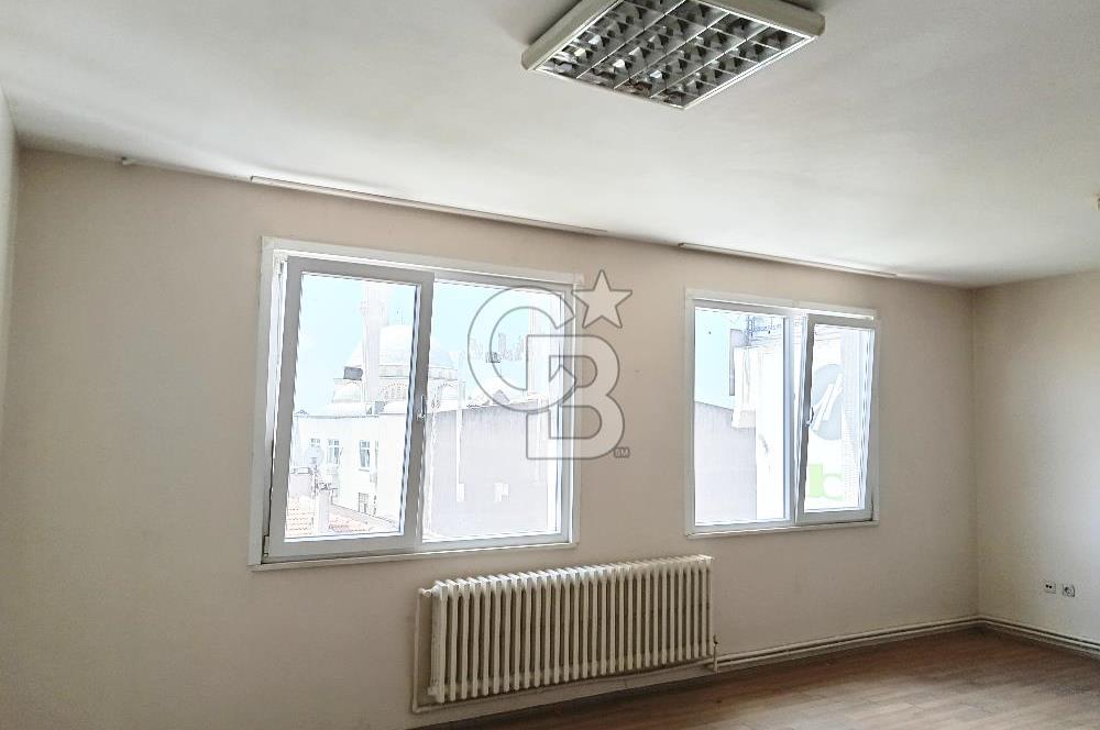 MALTEPE'DE DENİZ MANZARALI 48 M2 OFİS