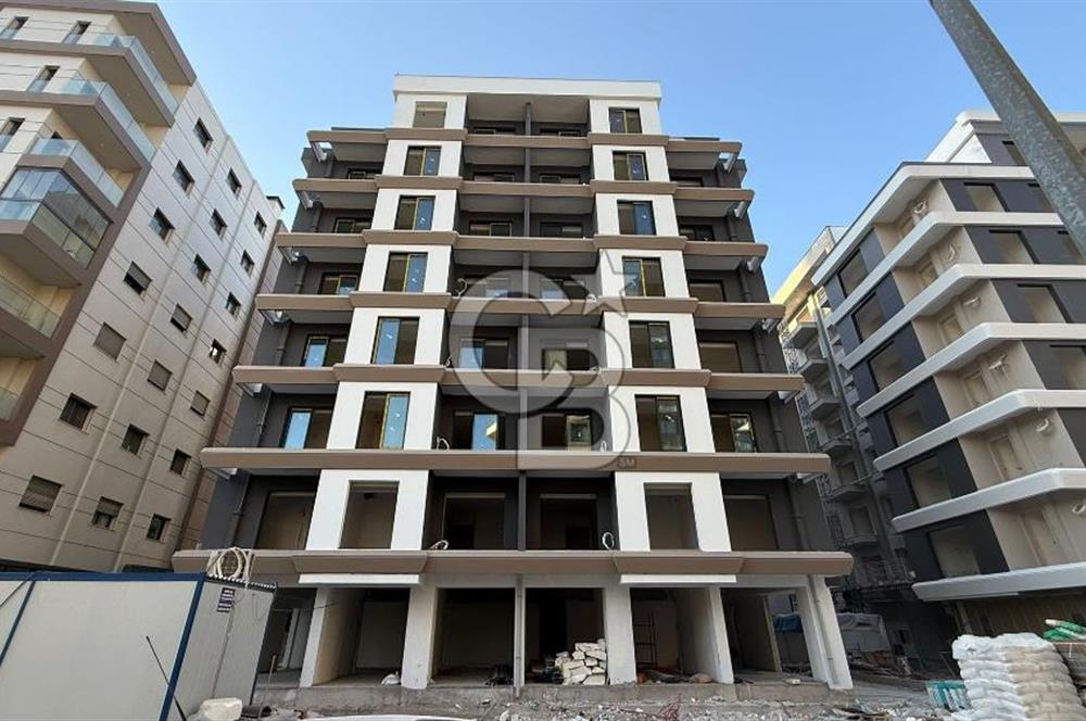 Plaza Bölgesi Bayraklı Satılık Sıfır 1+1 Daire