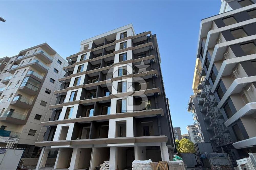 Plaza Bölgesi Bayraklı Satılık Sıfır 1+1 Daire