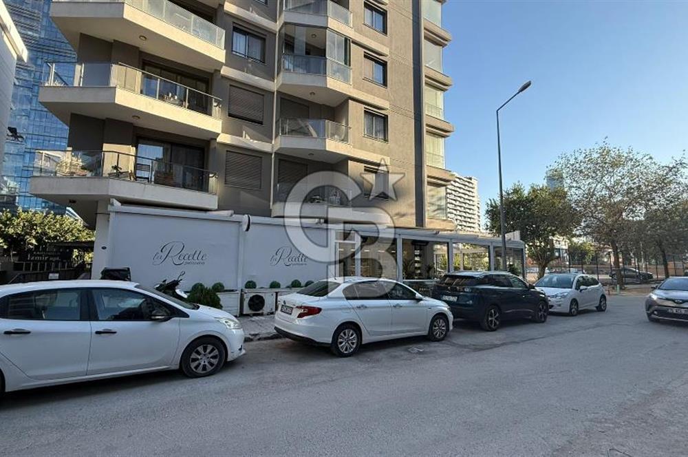 Plaza Bölgesi Bayraklı Satılık Sıfır 1+1 Daire