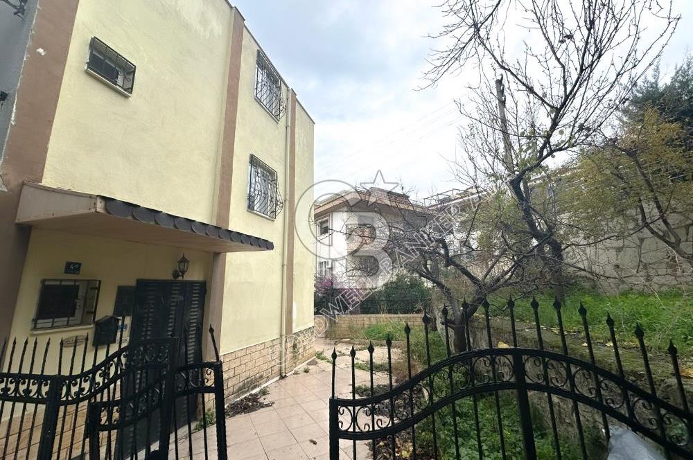 Kuşadası Türkmen Mahallesinde Deniz Manzaralı  Bahçeli Tam Müstakil 5+1 Villa