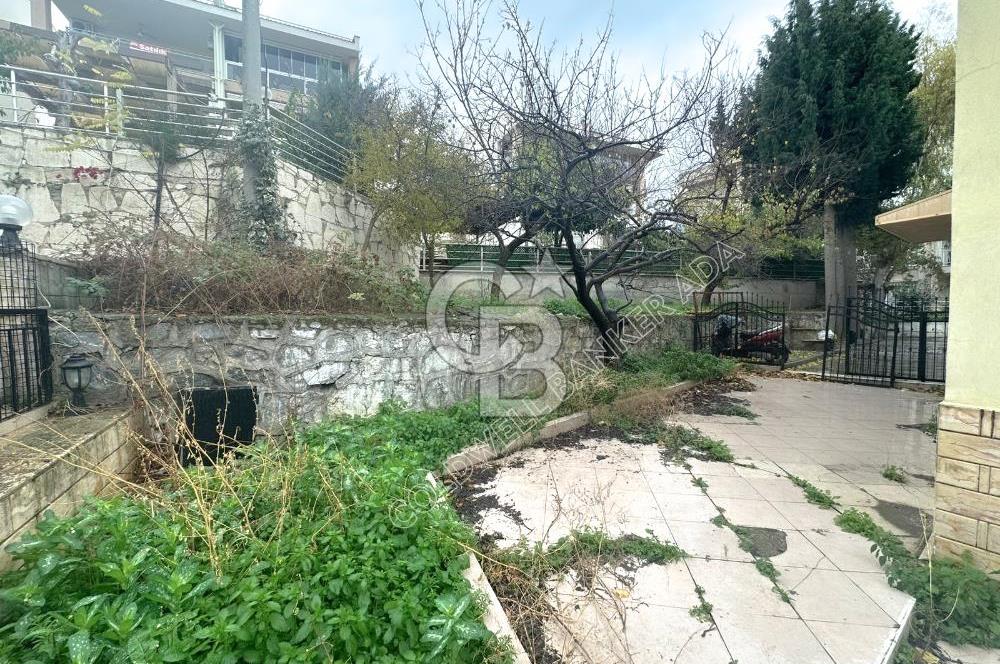 Kuşadası Türkmen Mahallesinde Deniz Manzaralı  Bahçeli Tam Müstakil 5+1 Villa