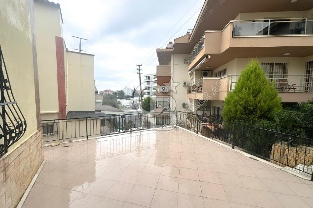Kuşadası Türkmen Mahallesinde Deniz Manzaralı  Bahçeli Tam Müstakil 5+1 Villa