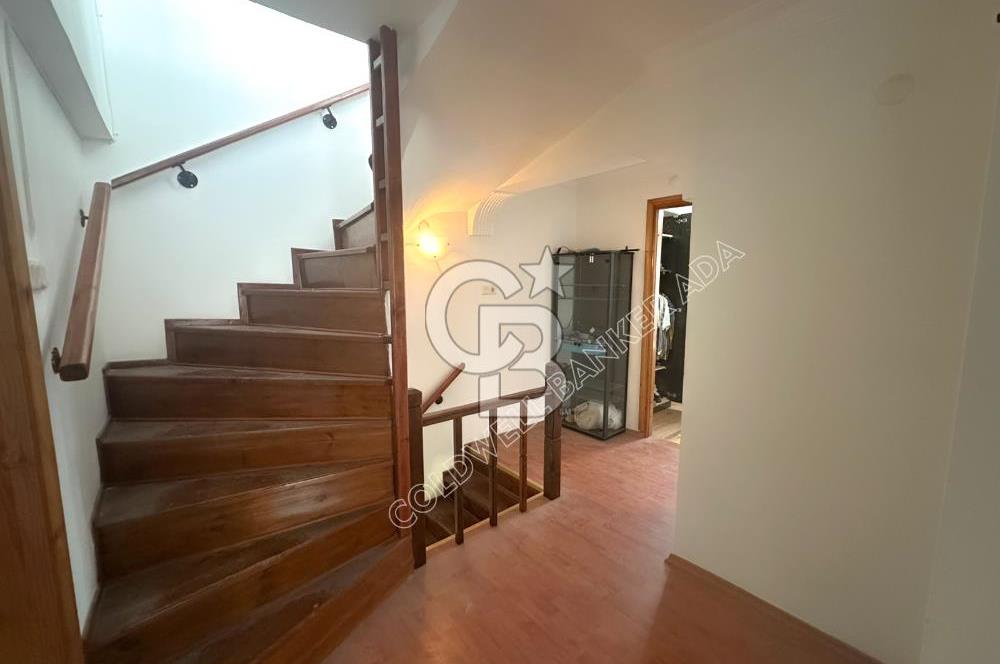 Kuşadası Türkmen Mahallesinde Deniz Manzaralı  Bahçeli Tam Müstakil 5+1 Villa