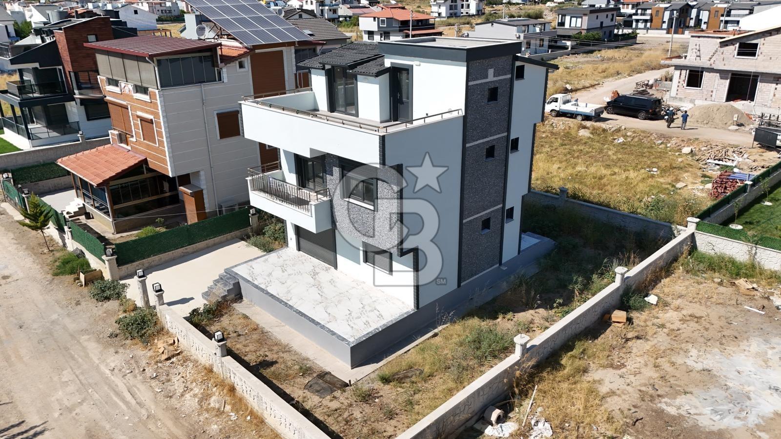 Dikili Cumhuriyet Mah. Çetin Emeç'te Satılık Müstakil 4+1 Villa