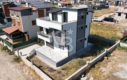Dikili Cumhuriyet Mah. Çetin Emeç'te Satılık Müstakil 4+1 Villa